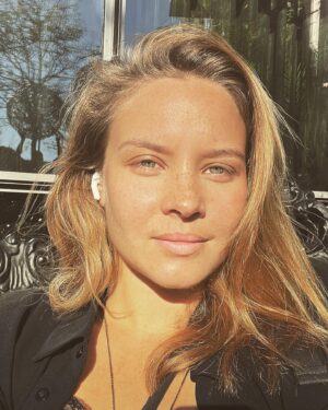 Sonja Gerhardt Instagram - Back to the roots 💥
Man verliert sich, geht durch die Wüste und kommt stärker wieder raus! Du alleine bestimmst deinen Wert! Lass ihn nicht von anderen Menschen bestimmen!
