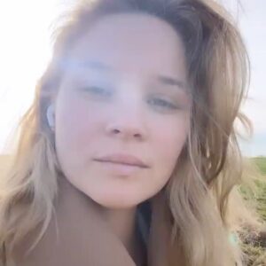 Sonja Gerhardt Instagram - Just imagine, we woke up in paradise
Don't need magic, let my force just carry us home 🎶❤️