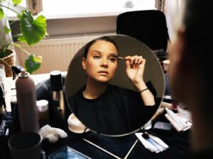 Sonja Gerhardt Instagram - Getting ready with my wifey @peribaumeister for the @filmpreis 💃💥
Congratulations to all the winners! ❤️

📷: @sophieschwarzenberger 

Styling: @rominamann 
H&M: @patricia.hoos