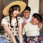 Soobin Instagram - 따뜻한 봄에 선배님들과 친구들을 처음만나 전국 방방곡곡을 누비며 여행하던 귀염뽕짝원정대가 아쉽게도 오늘로써 끝이났습니다 🥹 그 동안 귀염뽕짝원정대를 사랑해주신 우정들과 시청자여러분들께 너무 감사드립니다! 도시를 벗어나 주말마다 아름다운곳을 여행하며 맛있는 밥도 직접만들어먹고 재밌는 게임도하고 첫날은 엄마가 보고싶어 울던 귀염둥이들도 🐣 항상따뜻하게 챙겨주시던 선배님들도 ! 뒤에서 고생하신 스텝분들도 !! 함께 여행하며 나눈 추억들을 잊지못할것 같아서 저도 너무 아쉬운 밤이에요.. 🥲 하지만 또 언제 어떻게 우리 귀염둥이들을 또 만날수 있을지 모르니 🐤 귀염둥이의 앞날을 또 응원하는맘으로 ! 모두에게 행운이 가득하길 바라면서 웃으면서 보내줄게요 😀👋 ! 지금까지 함께해주셔서 감사합니다 ! 안녕 귀염뽕짝원정대⭐️