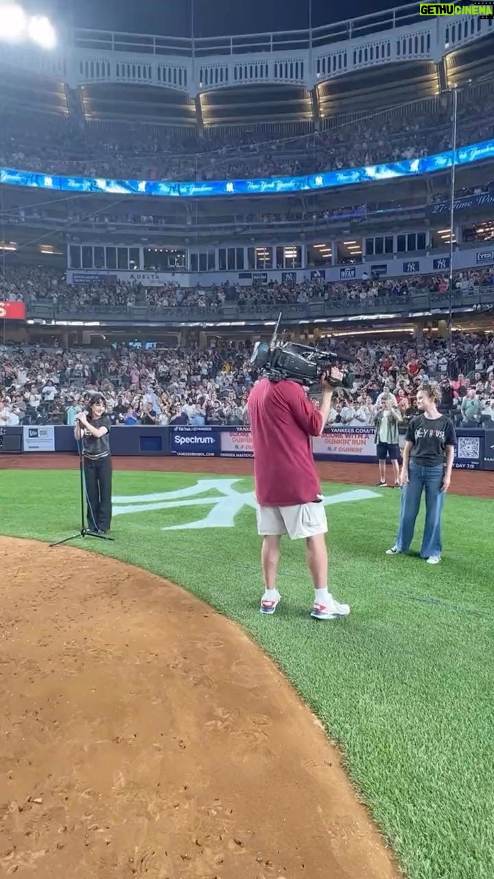 Sophia Anne Caruso Instagram - A pleasure to sing for @yankees alongside @milliesimm performing in ASL. #yankees