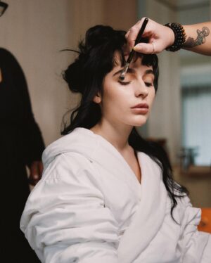 Sophia Anne Caruso Instagram - Behind the scenes moments in @loewe for my Opening Night Performance @greyhousebway 

Photos by @emiliomadrid 
Styling by @highheelprncess @loewe 

So proud of this terrifyingly beautiful play and our entire company. Joy fills me everyday sharing this haunting meaningful poem on stage and returning to Broadway with such wildly gifted artists.