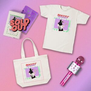 Sophia Regina Allison Instagram - Happy to say Karaoke Night is finally out! go give it a listen 😊🎧 thanks to everyone who helped make these covers - and all the great songwriters of course 🩵

To accompany the EP, I've also just released the Soccer Mommy Super Hits Party Pack featuring karaoke versions of songs from all three of my full-length records 🎵

EP cassette is SOLD OUT! Get your t-shirt, tote and limited edition karaoke mic before they're gone.

Karaoke Night EP Tracklist:
1. Here (@pavementband Cover)
2. Soak Up The Sun (@sherylcrow Cover)
3. Dagger (@slowdiveofficial Cover)
4. I'm Only Me When I'm With You (@taylorswift Cover)
5. Losing My Religion (@rem Cover)