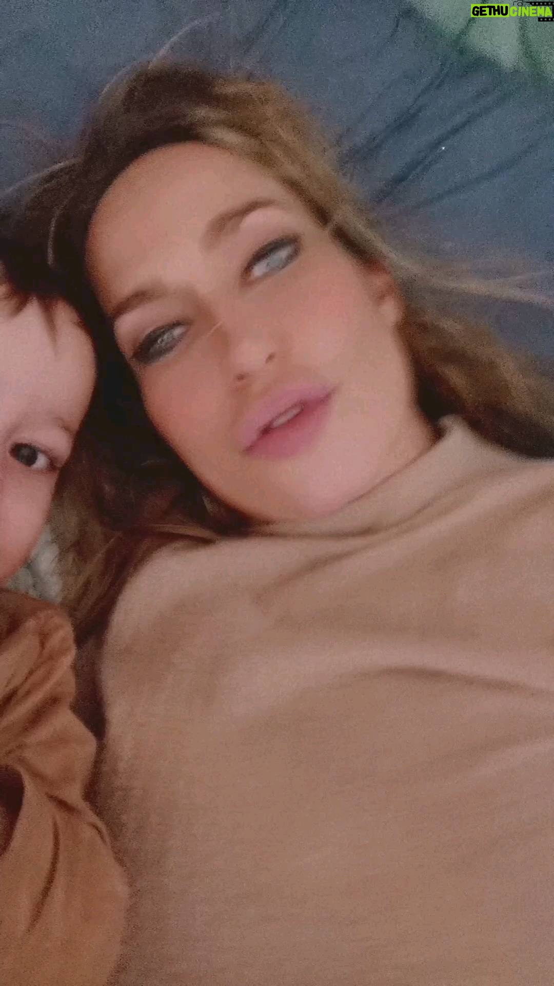 Sophie Evans - 1K Likes - Y asi de movidito pasaron mis ultimos meses 💓