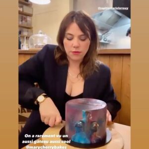 Sophie-Marie Larrouy Instagram - Que des cÅurs purs pour ce portail magique
2ļøā£2ļøā£š§æ2ļøā£2ļøā£š§æ2ļøā£2ļøā£
Merci Ć mes amis pour la vie, et Ć @mokoloco_paris et @marycherrybakes pour le ventre