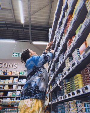 Sophie-Marie Larrouy Instagram - Si vous likez cette publication vous likez aussi la vidéo de l'épisode 16 de #alarechercheduthonalacatalane 
Je peux pas croire l'une fasse plus de likes que l'autre.