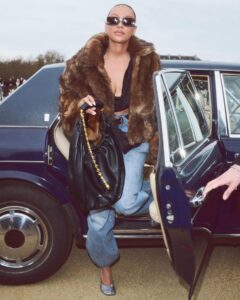 Sophie Wilde Instagram - @loewe 
@jonathan.anderson 

🖤