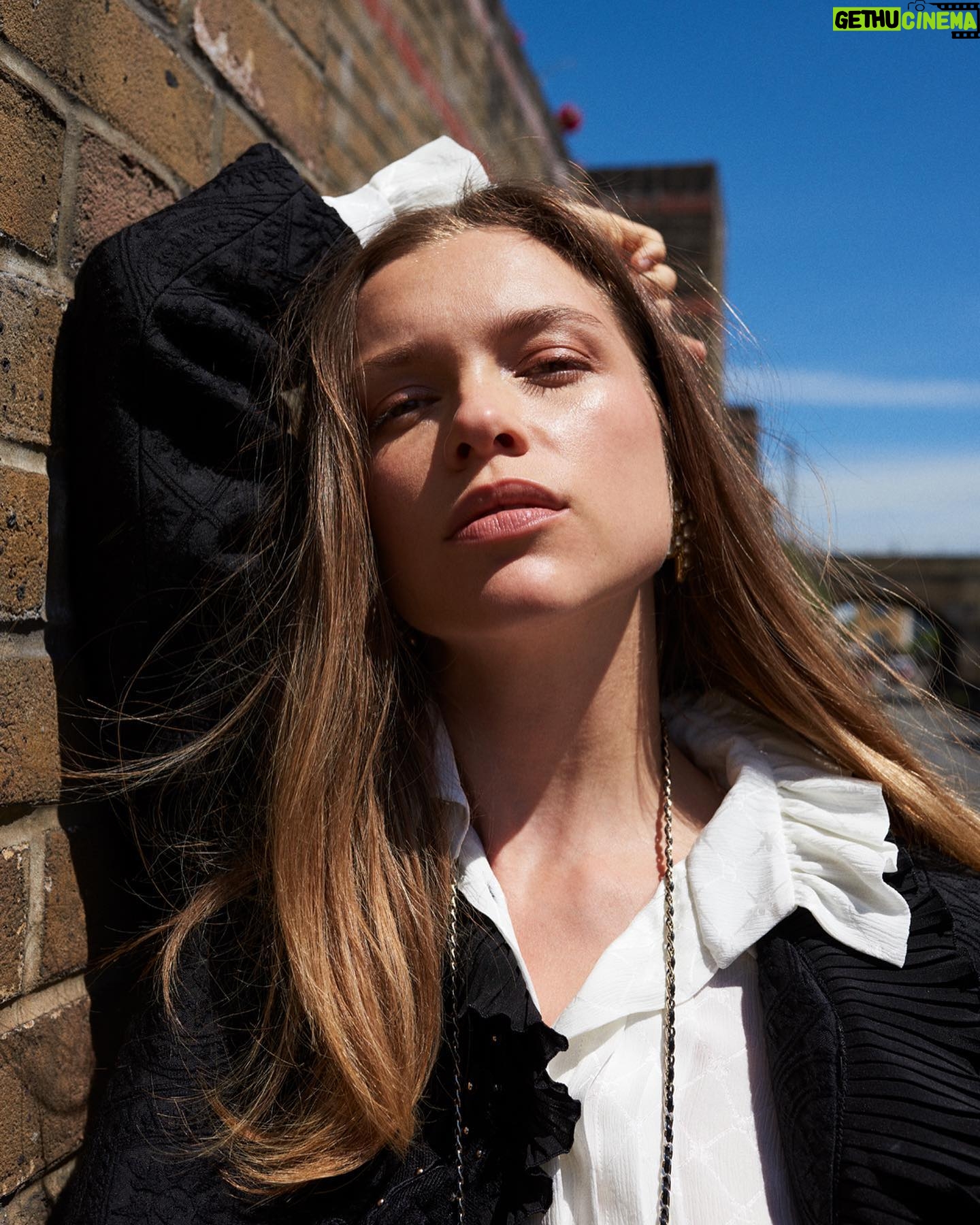 Sophie Cookson - 26K Likes - @contentmodemagazine yes, please and thank you!
#photography @Liam_bundy
#CreativeDirector & Fashion editor @deborahfergusonstylist
#Makeup @Lizpughmakeupartist
#hair @halleybrisker
#fashionassistant @sandabell
#weblayout @Vsmithdesign