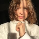 Sophie Cookson Instagram - Shaggy wet polar bear here (without her paw on the pulse!) hoping you all had a lovely Christmas! ❄️💙🙏