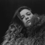 Sophie Cookson Instagram – Sunday cosy up  #wheresspring 🖤 @schonmagazine @ewtmakeup @dayaruci @benjaminmcmahon