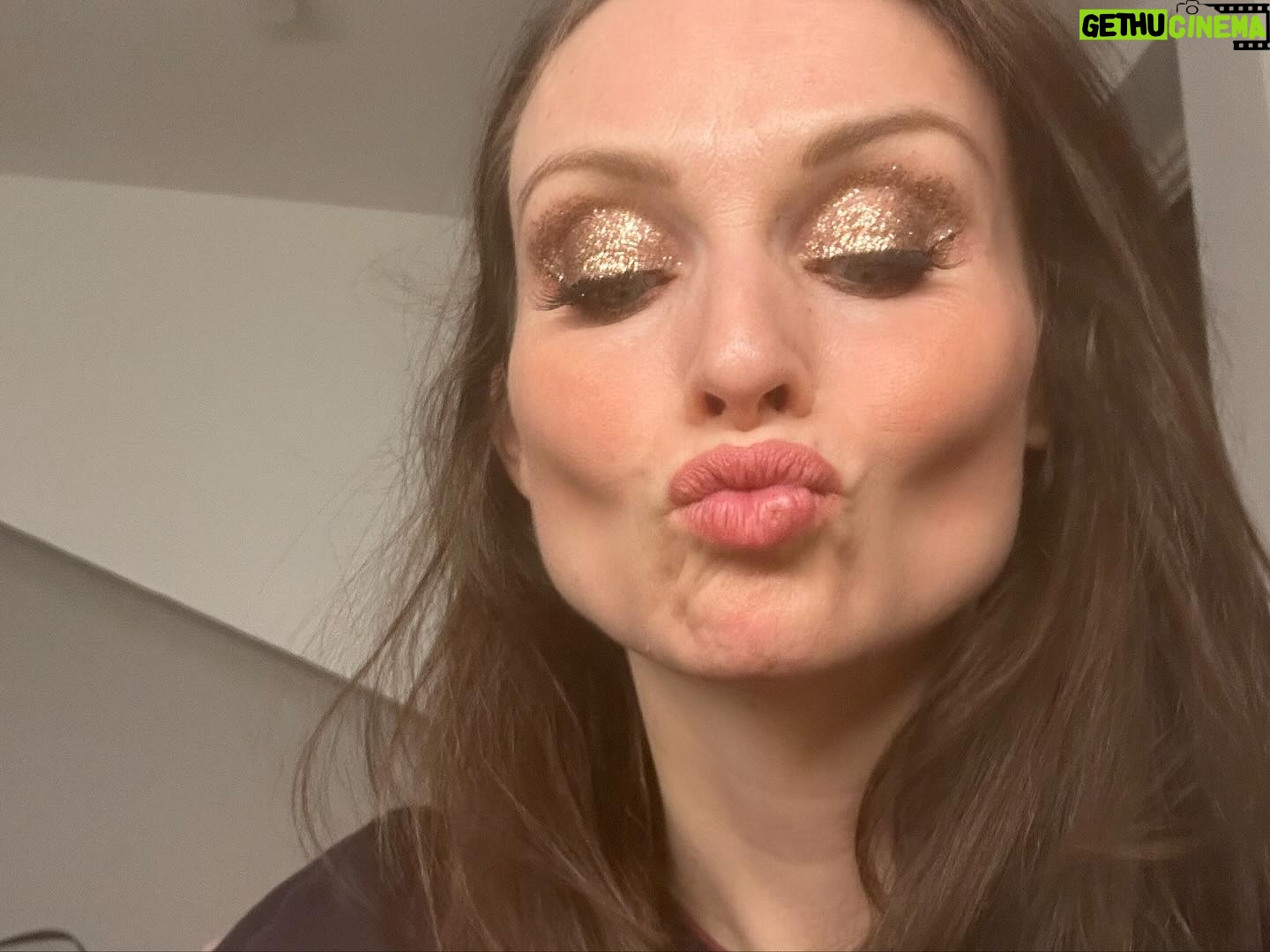 Sophie Ellis-Bextor Instagram - ❤️❤️⚡️Prague! Vienna! Zurich! Milan! What a joy this tour has been. Heart full. Xxx