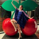 Sophie Ellis-Bextor Instagram - Ibiza for one night! Thank you for having me @pachaofficial to sing for the legendary night that is Flower Power 🌺 🍒 xxx and @juliaclancey thank you for making the perfect dress for me to wear for the party. ❤️🎈