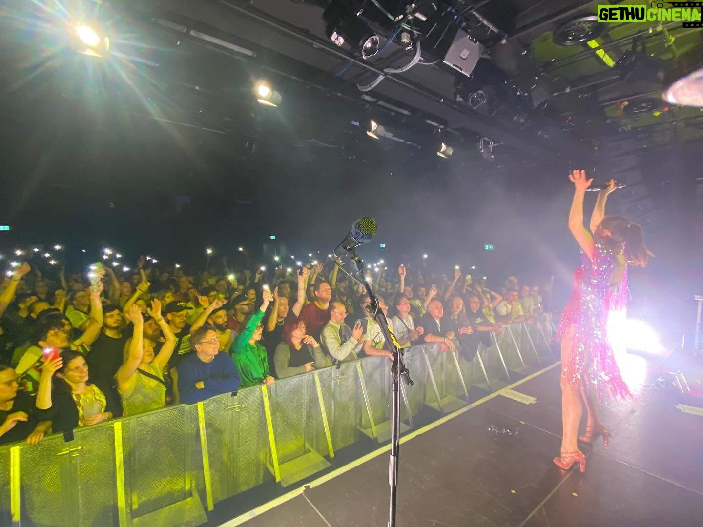 Sophie Ellis-Bextor Instagram - ❤️❤️⚡️Prague! Vienna! Zurich! Milan! What a joy this tour has been. Heart full. Xxx