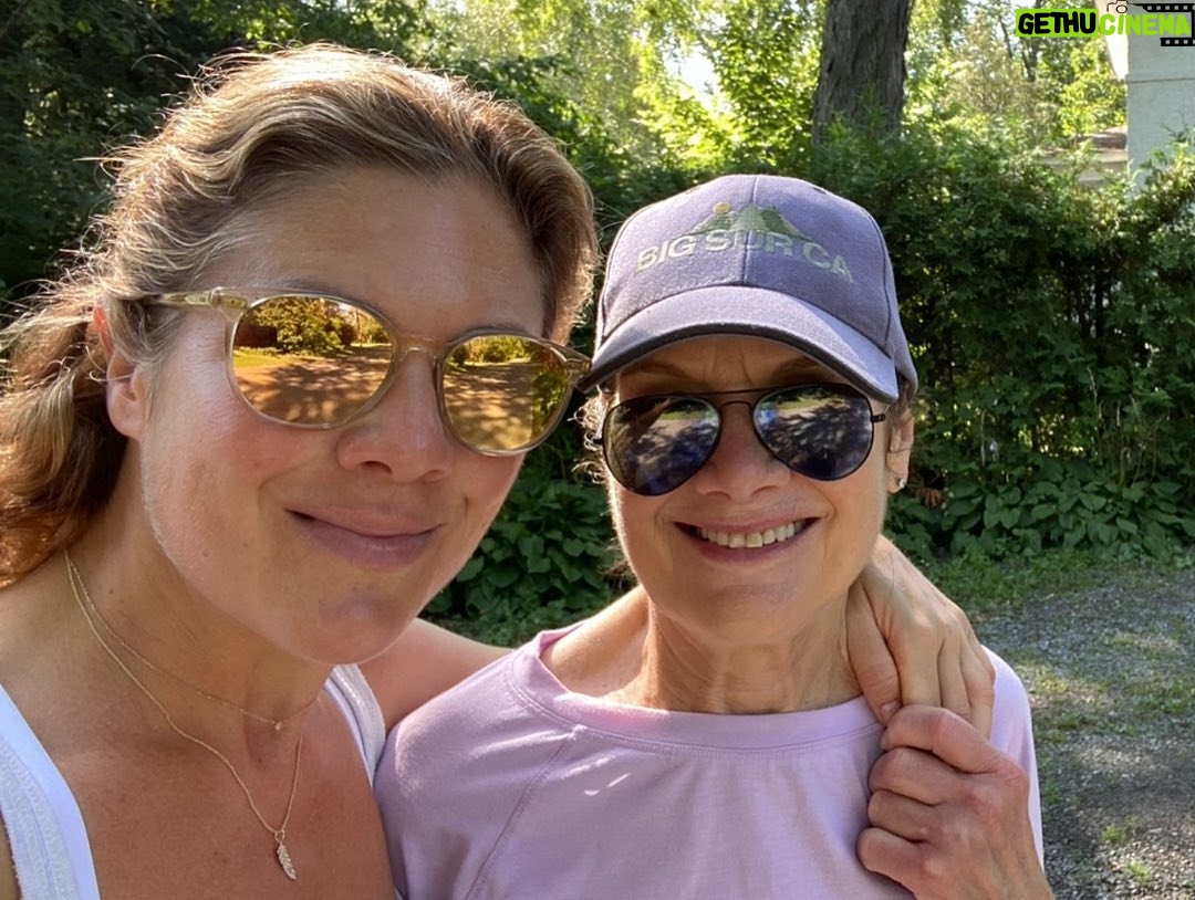 Sophie Grégoire - 6.5K Likes - Wonder, curiosity, beauty…I looked at you (and my birthday cake!) in awe. You were my fort, my life, my angel…and you are still by my side. My Maman Estelle.
To all the mothers out there (biological or not) please take care of your needs while you give wholeheartedly. Please look after your mind and heart as you cup ours into your soul!
Happy Mother’s Day! ❤️
Tu étais si douce, si attentionnée, si belle….je t’observais, maman d’amour Estelle, avec émerveillement! (Tout en mangeant mon gâteau des yeux!)
À toutes les mères (biologiques ou pas), je vous célèbre et je vous encourage à prendre soin de vous-mêmes, à reconnaître vos besoins de cœur, de corps et d’esprit avant de redonner au monde entier!
Bonne fête des mamans! ❤️