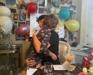 Sophie Grégoire Instagram - My beautiful pudgy big buddy is now 16! What a privilege it is to see you grow… keep trusting your intuition and unfolding your wings my son.

In guiding love, mama Sophie
❤️
Mon gros toutou d’amour a maintenant 16 ans! C’est un privilège de te voir étendre tes propres ailes. Suis ton intuition et ouvre ton cœur mon fils.

Ta maman qui t’aime, Sophie