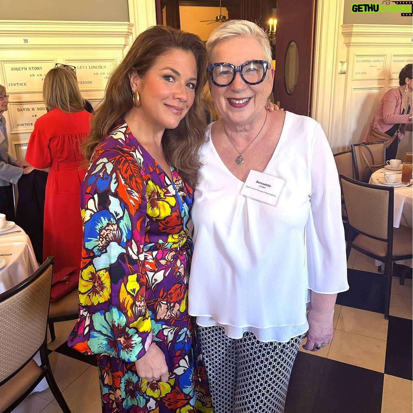 Sophie Grégoire Instagram - The circle of sisterhood is strong! Last week I had the opportunity to visit Boston to speak with a packed room of women who together could change the world, brought together by the brilliant @linda_pizzuti. Over lunch we shared our stories and struggles - and most importantly: HOPE. I am so thankful to have been in community with you all, and for you taking time out of your busy lives to learn about how we can better ourselves to affect those around us. The lunch ended with a special treat I mentioned in my book: “Dad’s” oatmeal cookies - a favorite Canadian snack from growing up with my dad!
Thank you, Linda, for all your hospitality - and to all the women and allies I got to meet - I look forward to sharing space with you again soon! See you on the path, Sophie.