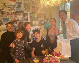 Sophie Grégoire Instagram - My beautiful pudgy big buddy is now 16! What a privilege it is to see you grow… keep trusting your intuition and unfolding your wings my son.

In guiding love, mama Sophie
❤️
Mon gros toutou d’amour a maintenant 16 ans! C’est un privilège de te voir étendre tes propres ailes. Suis ton intuition et ouvre ton cœur mon fils.

Ta maman qui t’aime, Sophie