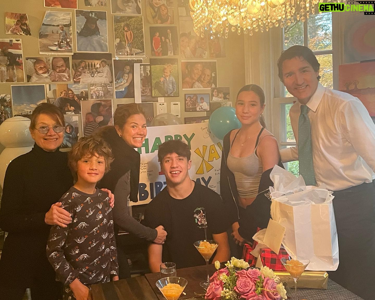 Sophie Grégoire - 16K Likes - My beautiful pudgy big buddy is now 16! What a privilege it is to see you grow… keep trusting your intuition and unfolding your wings my son.
In guiding love, mama Sophie
❤️
Mon gros toutou d’amour a maintenant 16 ans! C’est un privilège de te voir étendre tes propres ailes. Suis ton intuition et ouvre ton cœur mon fils.
Ta maman qui t’aime, Sophie