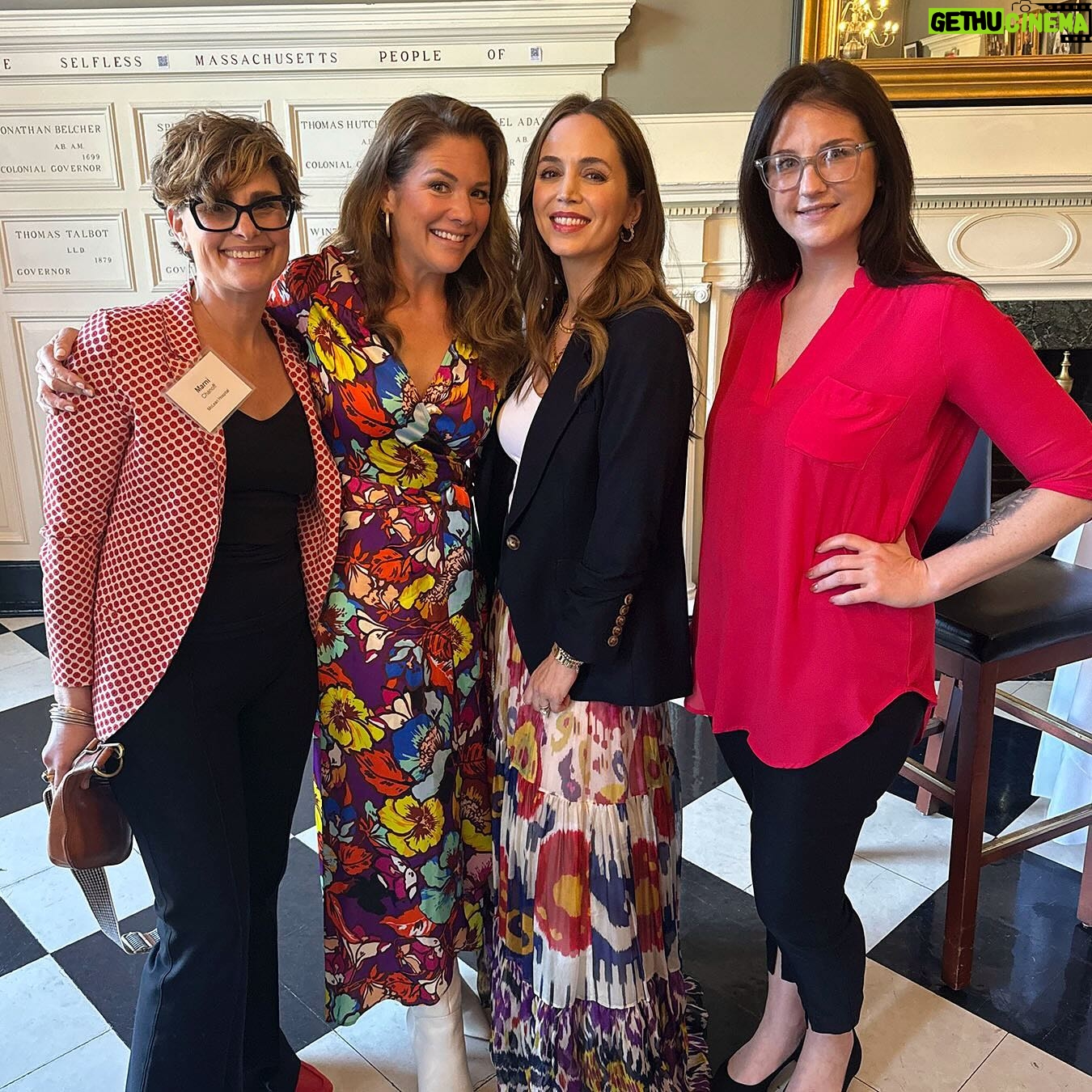 Sophie Grégoire Instagram - The circle of sisterhood is strong! Last week I had the opportunity to visit Boston to speak with a packed room of women who together could change the world, brought together by the brilliant @linda_pizzuti. Over lunch we shared our stories and struggles - and most importantly: HOPE. I am so thankful to have been in community with you all, and for you taking time out of your busy lives to learn about how we can better ourselves to affect those around us. The lunch ended with a special treat I mentioned in my book: “Dad’s” oatmeal cookies - a favorite Canadian snack from growing up with my dad!
Thank you, Linda, for all your hospitality - and to all the women and allies I got to meet - I look forward to sharing space with you again soon! See you on the path, Sophie.