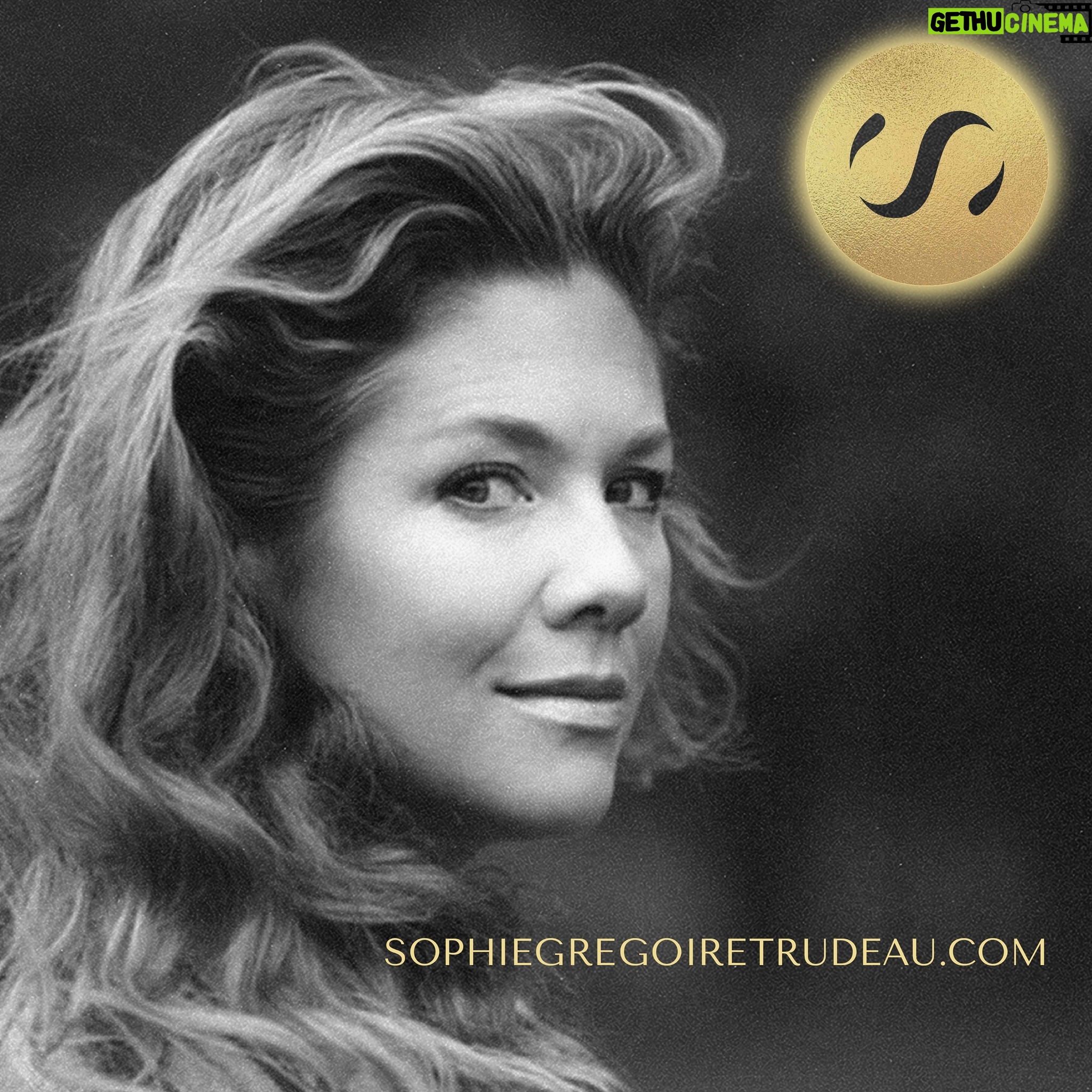 Sophie Grégoire - 4.8K Likes - Friends! I’m so excited to announce my brand new website, www.sophiegregoiretrudeau.com. Visit the link in my bio to learn a little bit more about my new book Closer Together, what I’ve been up to and how we can grow a nourishing community! I can’t wait to learn more about you when you SIGN UP up for my mailing list so we can stay in touch! Lots more exciting things to come soon!
Je suis vraiment emballée d’annoncer mon nouveau site web, www.sophiegregoiretrudeau.com. Consultez le lien dans ma bio pour en savoir un peu plus sur mon nouveau livre Entre nous, sur ce que j’ai fait récemment et sur comment nous pouvons bâtir une communauté enrichissante ! Je suis impatiente d’en savoir plus sur vous lorsque vous vous INSCRIVEZ à ma liste de diffusion pour que nous puissions rester en contacts. Plein d’autres choses passionnantes à venir bientôt !