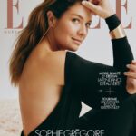 Sophie Grégoire Instagram – La vie, c’est du sérieux, mais il faut aussi savoir jouer quand vient notre tour! @ellequebec et @ellecanada m’ont offert une belle liberté créative dans la préparation d’une lignée de parutions en vue de mon lancement de livre.
On s’est amusé le temps d’une journée mais on a aussi discuté d’enjeux de bien-être, de relations interpersonnelles et de famille. J’aurai encore plus à partager avec vous et à bâtir ENTRE NOUS (oui, c’est le titre de mon livre!). À lire ou à écouter sous peu!
Photographie @mariehrainville
Direction artistique @samputhputh
Stylisme @narimanj
Maquillage @genevievelenneville
Coiffure @emybeautyyy
Stylisme décor @lisa.cyang
Production @claudiaguy
Assistants à la photographie Axel Palomares et William Cole
Assistantes au stylisme Edoh Agbetossou et Raph Simard
Assistante au stylisme décor Diane Kim-Lim
Éditrice @sophiebanford
Rédactrice en chef @joannafox
Sophie porte une robe @taniamartinstm , un bracelet RVZJY et une boucle d’oreille @fendi .
#elle #ellequebec #ellecover #sophiegregoire #aprilissue