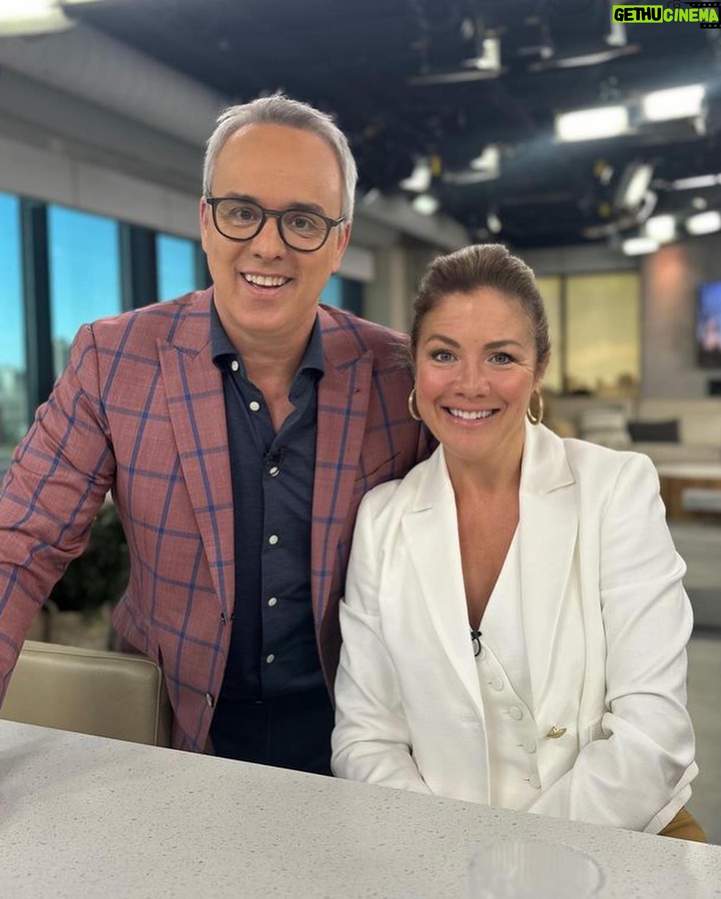 Sophie Grégoire Instagram - Marc Aurélius said “Who lives in harmony with himself lives in harmony with the Universe”…and I would add: with others! As I launch the beginning of my CLOSER TOGETHER book tour in my hometown of Montreal today on Earth Day, I am reminded that the way we know and accept ourselves allows for a wise discernment that is also at the core of how we treat nature and the world around us. We are all interconnected and it started in différent studios… The tour is on! Marc Aurelius a dit: « Celui qui vit en harmonie avec lui-même vit en harmonie avec l’univers »… Et j’ajouterais: avec les autres aussi! Je lance mon livre ENTRE NOUS aujourd’hui à Montréal en cette journée de la Terre et je réalise à quel point notre acceptation de soi permet un discernement qui est à la base de comment on interagit avec le monde et la grande nature. Nous sommes toutes et tous interconnectés et c’est un bon départ en studio dans ma ville natale… La tournée commence! © Tout le monde en parle – Karine Dufour