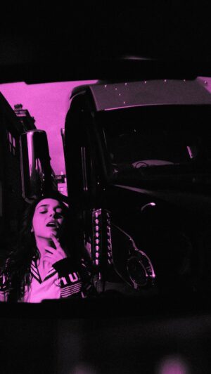 Sophie Luborsky Instagram - New era?! 
@averagecowgirl 🎥 
-
-
-
-
-
-
-
#reels #reelsinstagram #camillacabello #camillacabelo #hyperpop #charlixcx #songwriter #iluvit #technomusic #songwriters #popmusic #popculture #explorereels🤩 #singersongwriter #musicreels