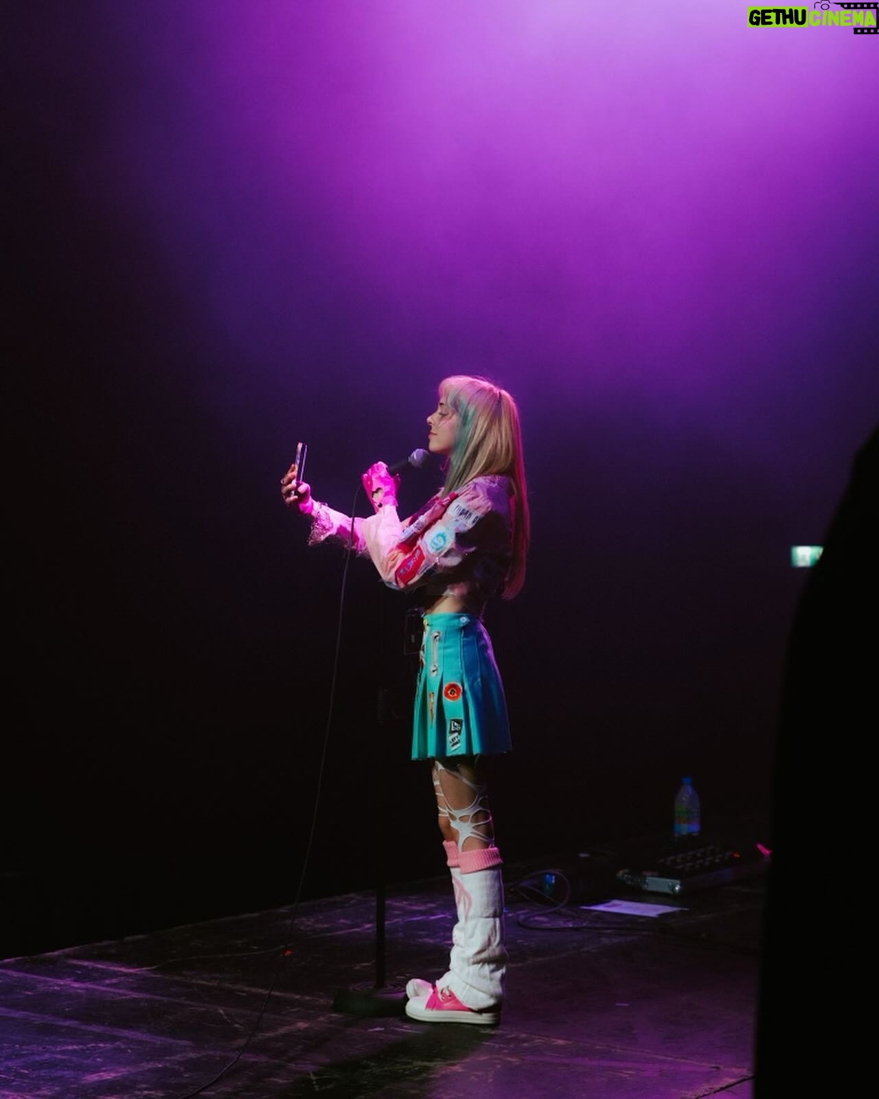 Sophie Luborsky Instagram - excited to announce that the artist pre sale code is up now for the glitch tour! 🤍🩷🩵 code: woah sophiepowers.com ily powerpuffs! cant wait!!!