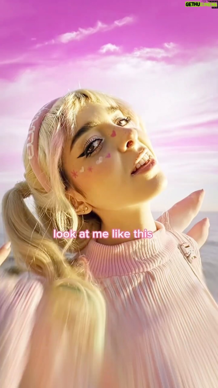 Sophie Luborsky Instagram - WHOS READY? 🔗IN B!O @ashleysiennaofficial @evanblummadeit 🎥🎥 @clockworkbex 👗 @shmeggsandbaconn 💇♀️ @alisonchristian.mua 💋 - - - - - - - #reels #aesthetic #newmusic #musicplaylist #spotifyplaylist #musicreels #songlyrics #kimpetras #billieeilish #britneyspears #y2k #reelsinstagram #explorereels🤩 #cybery2k #cybercore #charlixcx