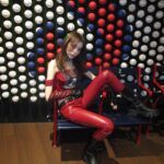 Sophie Luborsky Instagram - My hips are naturally wide but lately they’ve been looking sooo wide and my waist is wayyy too slim thick guys help idk what to do😩😣 #notedited #totallynatural #satire…