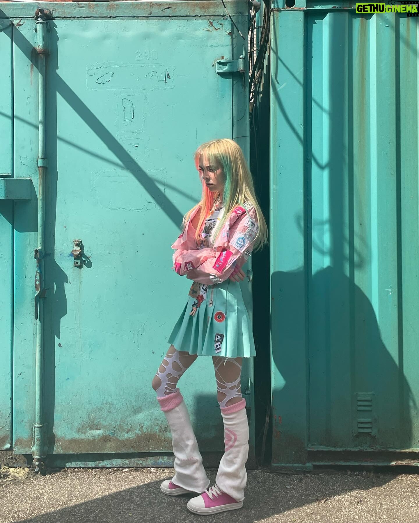 Sophie Luborsky Instagram - is 0n t0ur and is c0ming t0 a city near y0u 🩷🩵 im so excited for my first headline tour!!!! american p0werpuffs swipe to the last slide! artist presale code: woah pre sale: tomorrow (monday) @ 10am LOCAL uk powerpuffs - the first show with @pvris and @scenequeen was supposed to be in manchester tonight but got cancelled. (check my twt /X account @sophiep0wers for updates on refunding/rescheduling ) i’ll see you tomorrow though Glasgow 🏴! sophiepowers.com/tour for all tix to that too! my canadian accent will have to suffice i fear 🎤😅