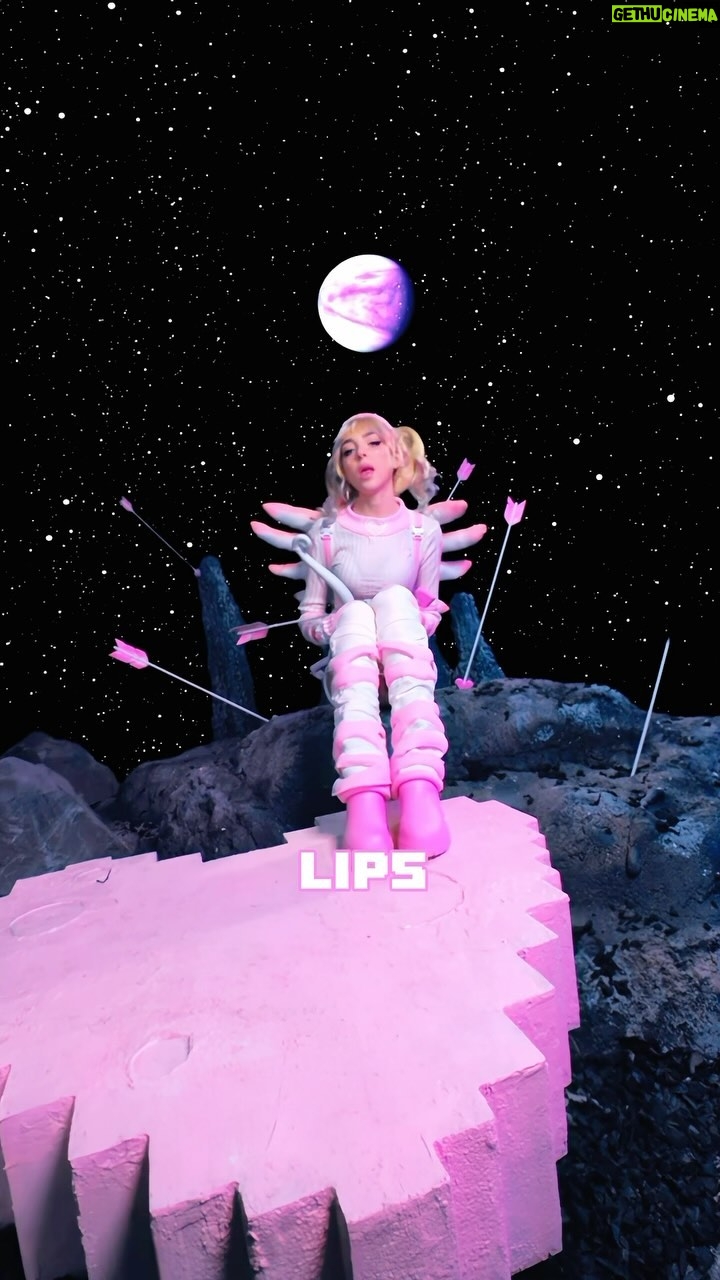 Sophie Luborsky Instagram - @nasa has been quiet since this came out🤫 🎥 @tommysavagekelly - - - - - - - - - #reels #nasa #newmusic #singersofinstagram #outerspace #vfx #reelsinstagram #musicreels #newsong #songlyrics #aesthetic #melaniemartinez #billieeilish #aespa #grimes