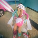 Sophie Luborsky Instagram - be honest how many times have you streamed this song 😚 @drclips #reels #reelsinstagram #summer #songlyrics #fashion #lgbtq #billieeilish #hyperpop #altpop #newmusic #popmusic #creative #artist #musicreels #explorereels #charlixcx #barbie #aesthetic #disco #nodoubt