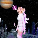 Sophie Luborsky Instagram - Who’s moon rockin w the new song? @tommysavagekelly 🎥 - - - - - - - - - #rap #singer #newmusic #singersofinstagram #recordingstudio #musicreels #explorereels #musiciansofinstagram #femalerap #ａｅｓｔｈｅｔｉｃ #aespa #grimes #bro #singers🎤 #recordingartist