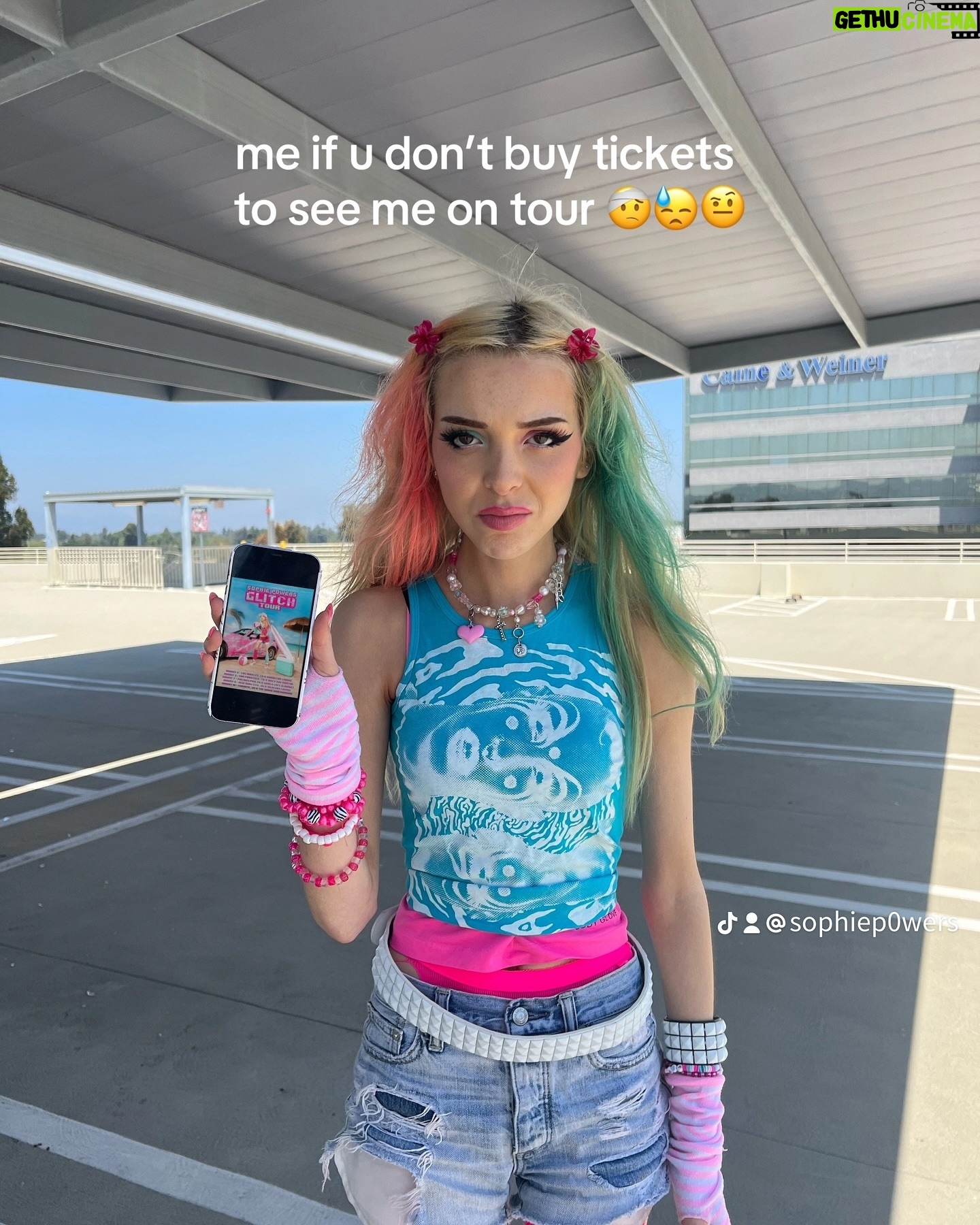 Sophie Luborsky Instagram - glitch summer !! π©΅π©· swipe to understand the assignment ππ€and lmk what city ur coming to π iβm so excited bjgdsegbkmbvyvklnvgpmyda - - - - - - - - - - - - - - - #alt #explore #altgirls