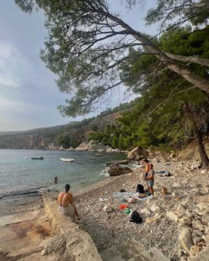Sophie Nélisse Instagram - Currently stranded in Hvar because we got on the wrong ferry. Before you ask, no, there are no more ferries left for the day. So here’s my dump as it seems we’ll be stuck on this island forever.