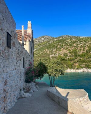 Sophie Nélisse Instagram - Currently stranded in Hvar because we got on the wrong ferry. Before you ask, no, there are no more ferries left for the day. So here’s my dump as it seems we’ll be stuck on this island forever.