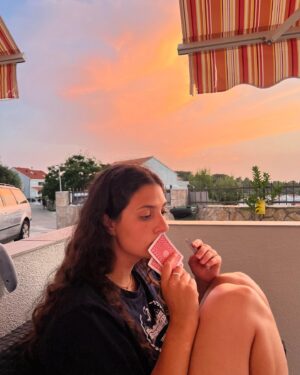 Sophie Nélisse Instagram - Currently stranded in Hvar because we got on the wrong ferry. Before you ask, no, there are no more ferries left for the day. So here’s my dump as it seems we’ll be stuck on this island forever.