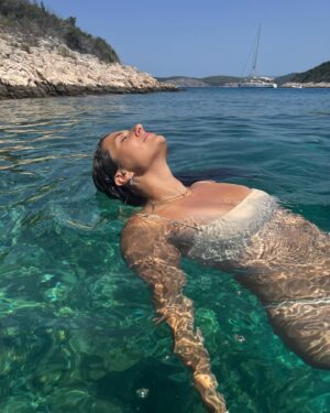 Sophie Nélisse Instagram - Right before our anchor got stuck under a chain and we had no other option than to cut it off. The boat rental dude is not too happy with us.