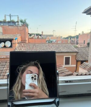 Sophie Reynolds Instagram - *cheers davide*