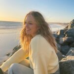 Sophie Reynolds Instagram - sunset, on the rocks please