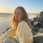 Sophie Reynolds Instagram - sunset, on the rocks please