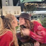 Sophie Reynolds Instagram - Happy birthday Zoë, here’s to another year of forgetting how old you are and what color your hair is