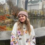 Sophie Reynolds Instagram - we went ice skating and didn’t fall! if that’s not a successful weekend I don’t know what is thank you @sonderstays 🤍 #SonderNYC #abetterwaytostay