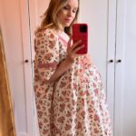 Sophie Rundle Instagram - Firmly in my Mama Cass trimester 🤰🏼🤍🍼🧸👋🏻