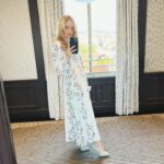 Sophie Rundle Instagram – Whistle-stop few days with some brilliant people and a lot of pretending not to be shocked by how much a room service coke costs 🌴🌞🎥
(With sincere apologies to @karl_willett who dressed me in a selection of beautiful outfits including an INCREDIBLE suit and shoe combo which I then butchered by putting my comfy old trainers back on before I had this picture taken.. 🍏😬)