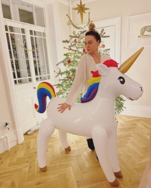 Sophie Rundle Instagram - Bafflingly, the boys weren’t interested in having their photo taken with the giant inflatable unicorn last night. Happy new year everyone! ✨💕🦄🍸

Sparkly dress of DREAMS by @needleandthreadlondon 👗 Sparkly best mate of 20 years by @sophie__stylist 🦄 ✨