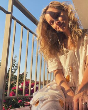 Sophie Rundle Instagram - Holiday babies. None of us know where the hairbrush is and we are only interested in naps and swims and ice pops thanks.🌞💕🌺