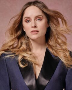 Sophie Rundle Instagram - Had the pleasure of hanging out with these brilliant women for this Sunday’s @youmagazine ✨ Naturally, it immediately descended into mild hysteria and it’s a miracle they managed to get any serious pictures of us at all, but what a lovely day it was. 💕✨ Photographer @mattheweades Picture director @esterpicturedirector Styling @karenprestonkp Make-up @justinejenkins @nathalieeleni_beauty Hair @svenbayerbach shukeelhair You mag @youmagazine Editor @jo_evin Deputy Editor @lindsayfrankljourno Creative Director @natashatomalinhall Entertainment Director @mrjsmannion Interviewer @colemoreton #NatashaOkeefe @kate_phillipsss