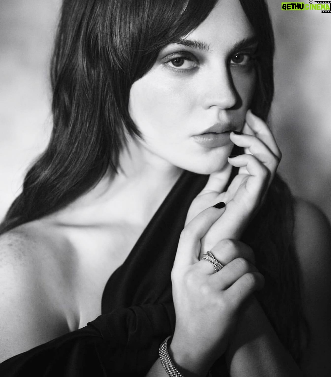 Sophie Thatcher Instagram - last one for @elleusa wearing @gucci @tiffanyandco š¤ Editor-in-chief: Nina Garcia @ninagarcia Photographer: Sharif Hamza @sharifhamza Writer: Madison Feller @_madisonline Stylist: Jan-Michael Quammie @jan.quammie Hair: Anton Alexander for KeĢrastase @_antonalexander @kerastase_official Makeup: Grace Ahn at Day One @gracegraceahn @dayone__studio Manicure: Merrick Fisher and Naoko Saita at Opus Beauty @merricures @naokosaita @opusbeauty Production: Production Partners On location: The Hollywood Roosevelt @thehollywoodroosevelt
